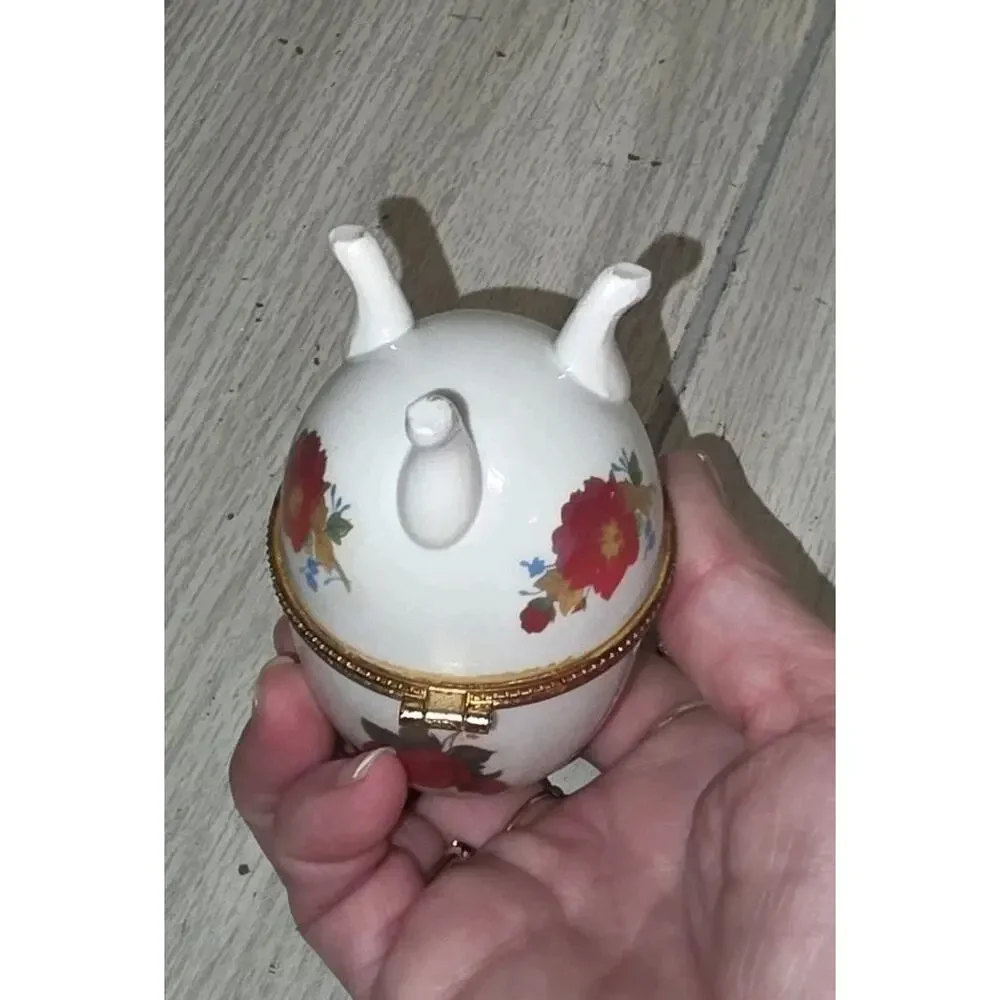 Unbranded vintage porcelain
